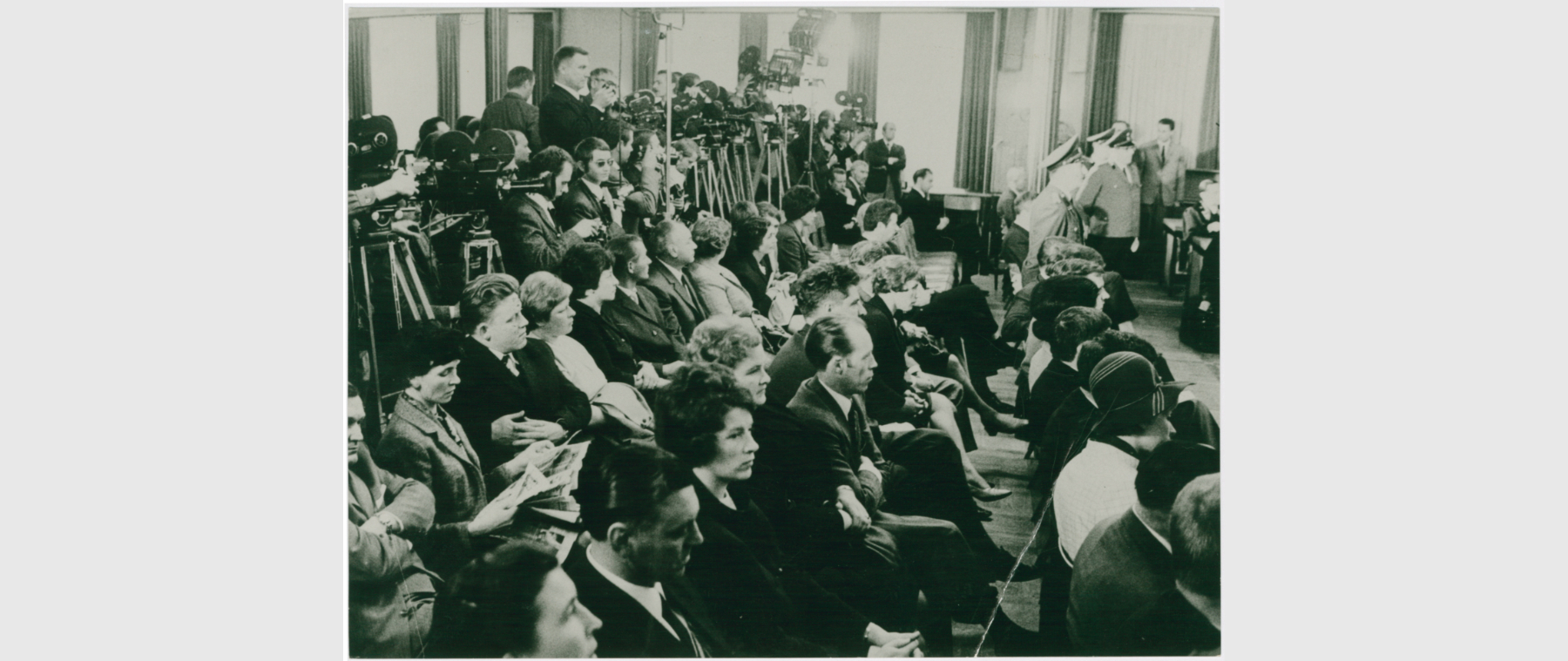 The photo shows attendees following the thalidomide trials in the great criminal court of Aachen. Picture taken around 1968.